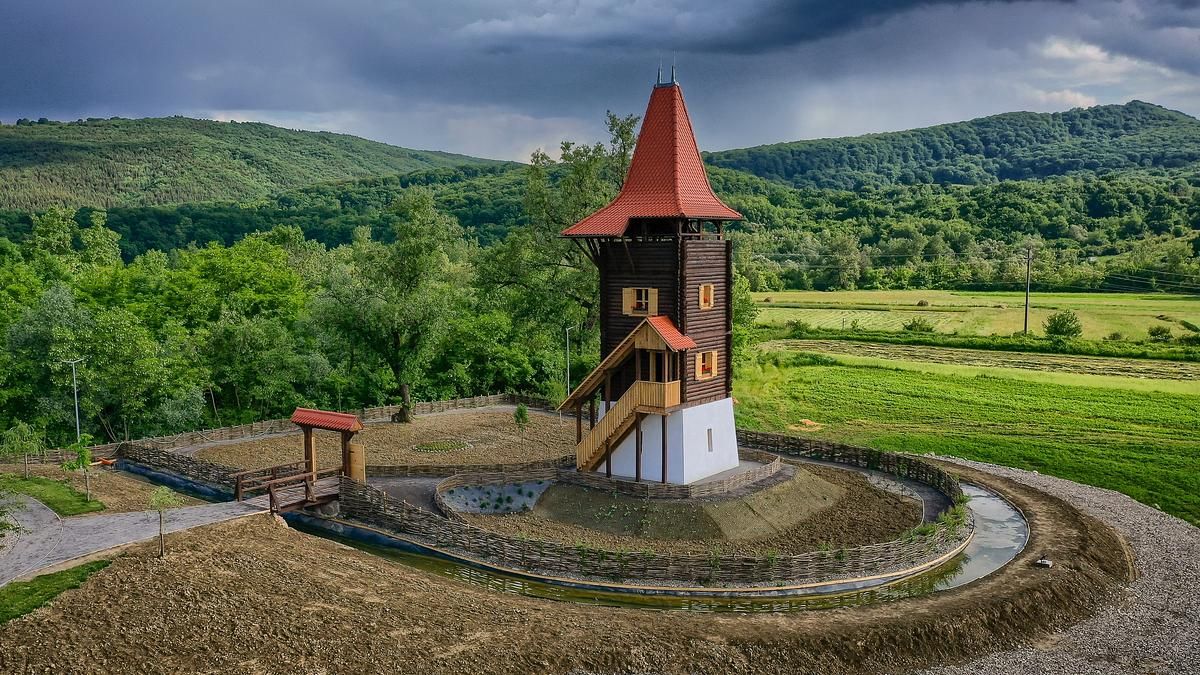 Castelul Varfele, comoara neștiuta din Harghita