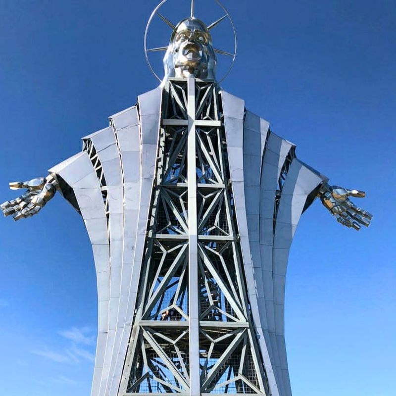 Unde se află cea mai înaltă statuie din Europa de Est?