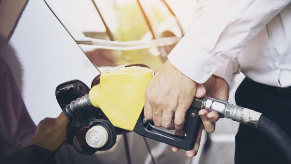 Benzina și motorina se scumpesc de la 1 iulie. Cât vor trebui să scoată șoferii din buzunare