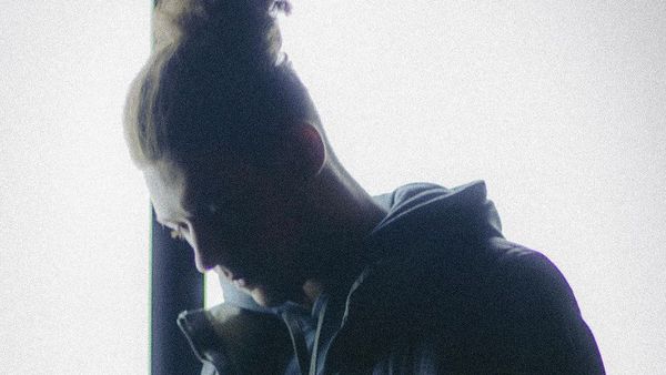 Cine este rapperul de 23 de ani care a murit într-un grav accident pe A1? Fanii artistului sunt şocaţi de moartea lui