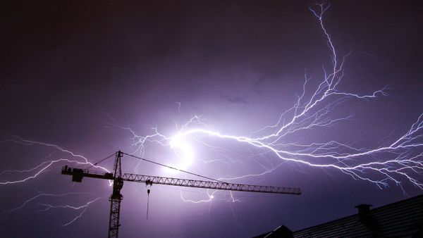 Alertă meteo! Rom&acirc;nia, &icirc;mpărțită &icirc;ntre caniculă și furtuni violente! Ce temperaturi anunță meteorologii