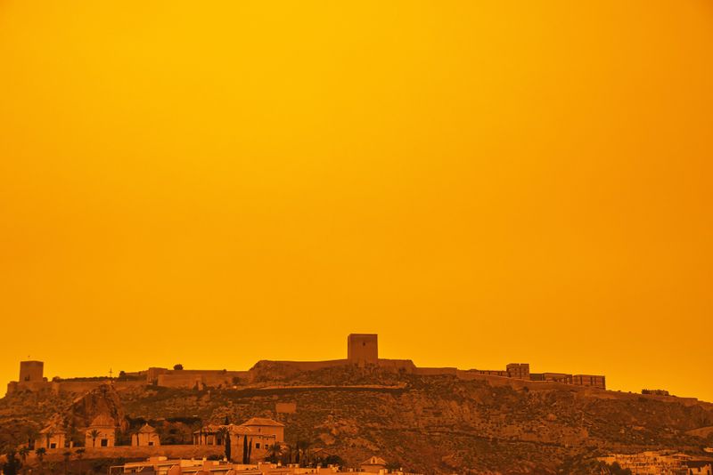 Un nou fenomen meteo aduce praf saharian în România