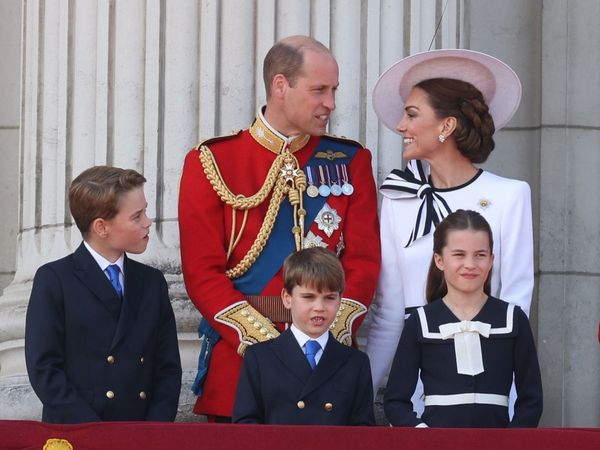 Cum și-a ascuns Kate Middleton urmele lăsate de tratamentul &icirc;mpotriva cancerului la celebra paradă Trooping the Colors: "&Icirc;ntr-adevăr a purtat perucă"