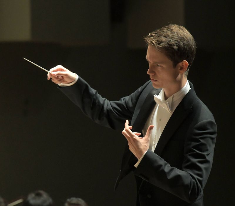 Felix Mildenberger va dirija Orchestra Filarmonicii 