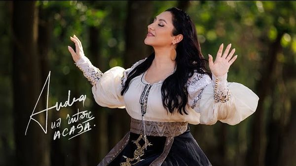 Andra a lansat piesa "Mă întorc acasă". Mesajul artistei: "Un cântec cu influențe tradiționale pentru că sunt sufletul aproape de tradițiile noastre"