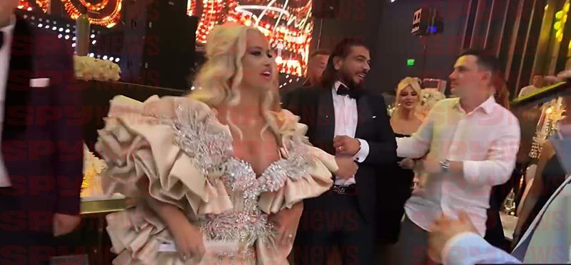 Anda Adam cea de-a doua rochie 