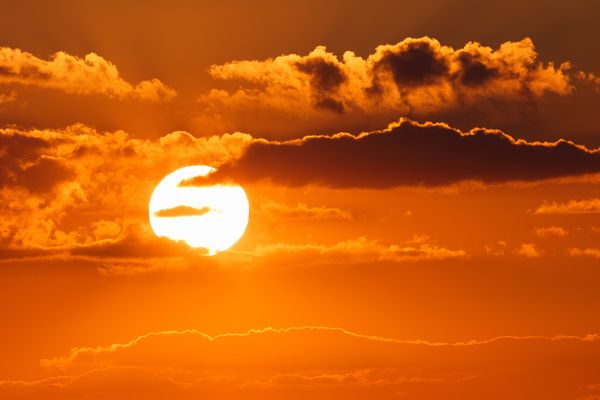 Meteorologii anunță temperaturi deosebit de ridicate și cod galben de vijelii! Care sunt zonele vizate?