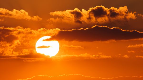 Meteorologii anunță temperaturi deosebit de ridicate și cod galben de vijelii! Care sunt zonele vizate?