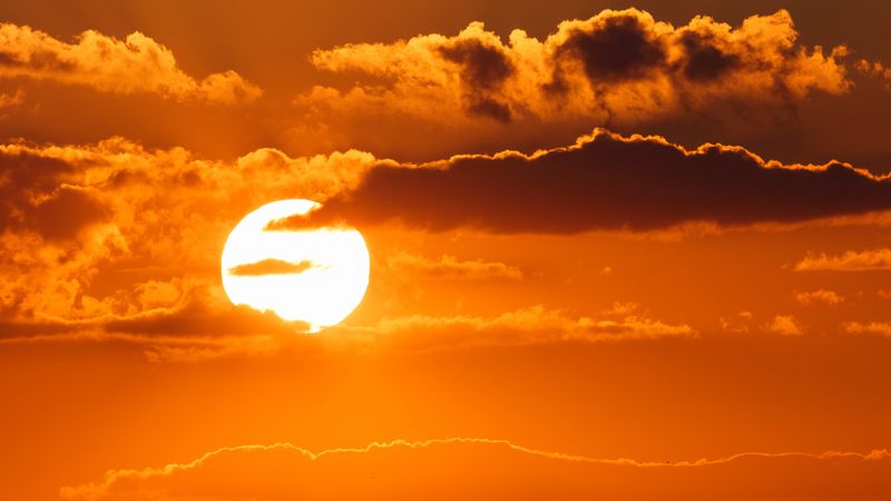 Meteorologii anunță temperaturi deosebit de ridicate și cod galben de vijelii! Care sunt zonele vizate?