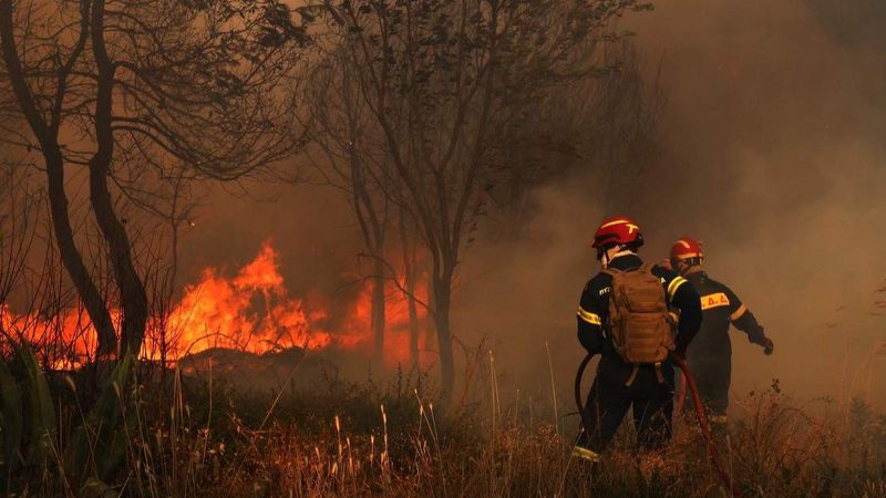 Vacanțe transformate &icirc;n coșmar! Incendiile fac ravagii &icirc;n Grecia: &rdquo;Cerul este acoperit de fum. Te simți de parcă ar fi apocalipsa sau razboi&rdquo;
