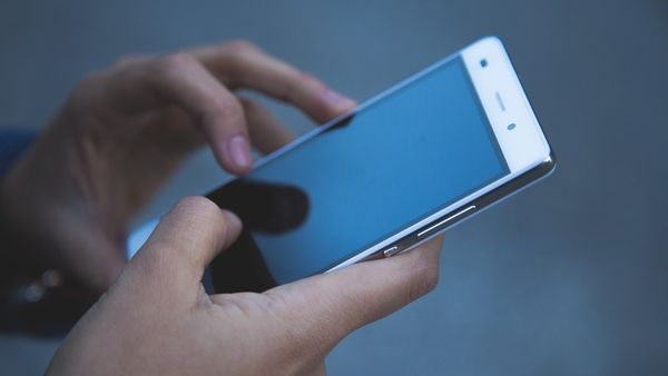 Statul va deține detalii despre telefoanele folosite de rom&acirc;ni. Ce date obligatorii trebuie să primească despre fiecare telefon mobil