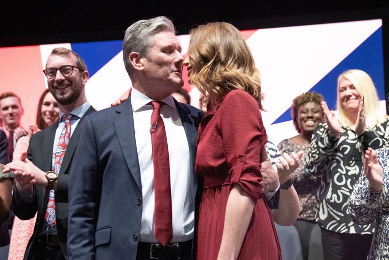 Imagini cu soția lui Keir Starmer, noul prim-ministru al Marii Britanii