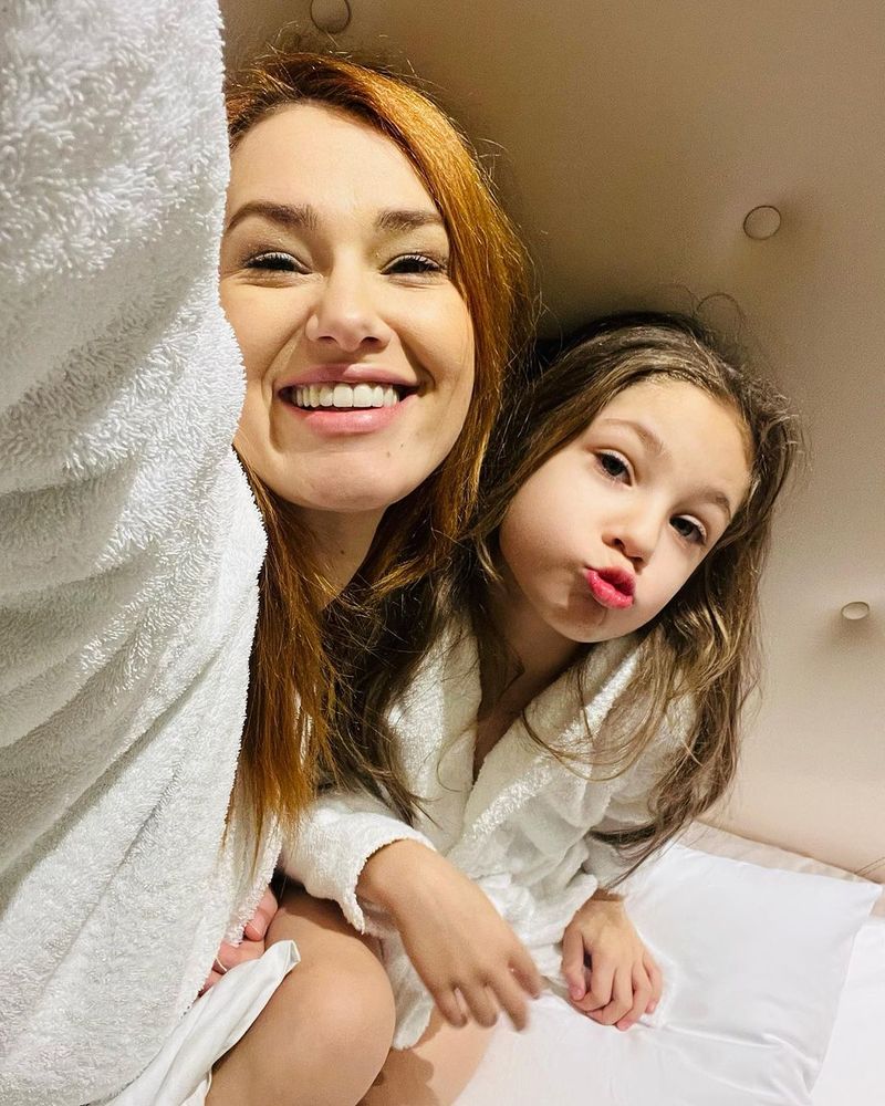 Cum se înțelege Feli Donose cu fiica ei?