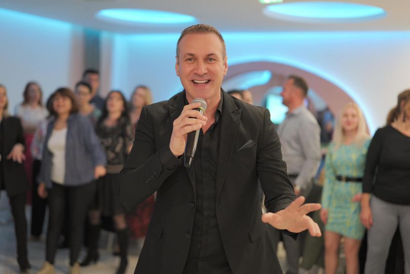 Alin Oprea, surpriză emoționantă la majoratul fiului său vitreg