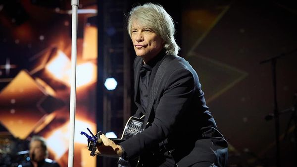Jon Bon Jovi este &icirc;n doliu după pierderea mamei sale. Carol Bongiovi a murit la v&acirc;rsta de 83 de ani: "Spiritul şi atitudinea ei au modelat această familie"