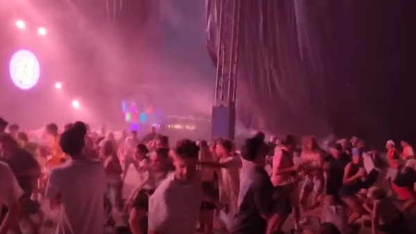 VIDEO. Un festival din Slovacia, marcat de un incident dramatic. O furtună puternică a provocat prăbușirea unui cort peste festivalieri