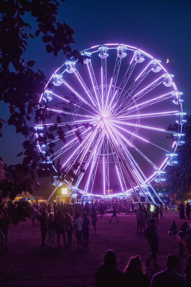 Cine urcă pe scenă în prima zi a festivalului Electric Castle 2024