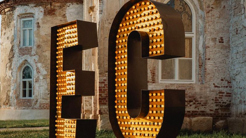 Primele imagini de la Electric Castle 2024! Pregătirile sunt &icirc;n toi pentru ediția aniversară