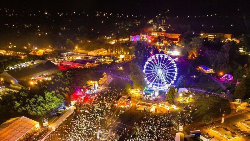 Zeci de amenzi &icirc;n prima zi de Electric Castle 2024! Mai multe persoane au vrut să intre la festival cu substanțe interzise
