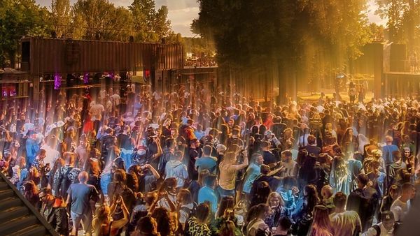 Cât costa o portie de mici si un hamburger la Electric Castle 2024