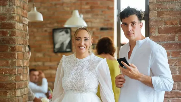 Ilona Brezoianu se căsătorește religios astăzi. Actrița a surprins pe toată lumea când s-a afișat cu noul ei look