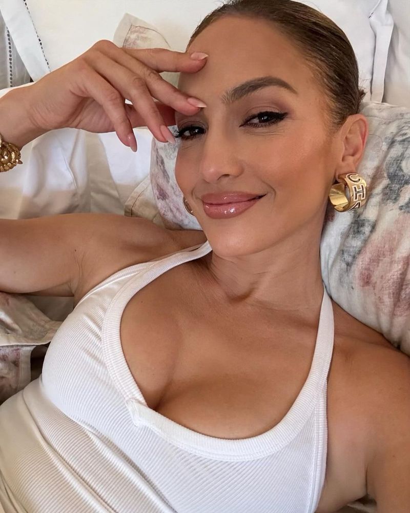 Jennifer Lopez împlinește 55 de ani 