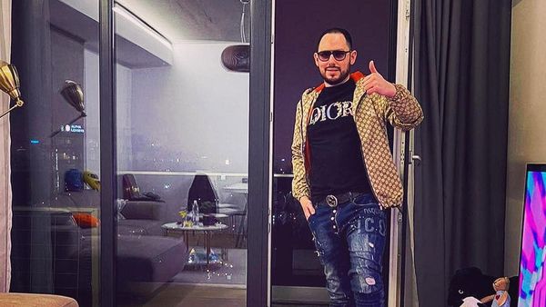 Cât costă apartamentul în care locuia Andrei Versace