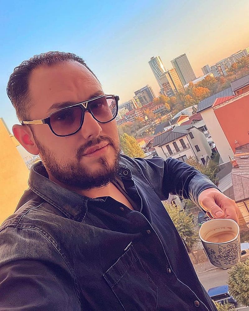 Ce ipoteze iau în calcul anchetatori cu privire la moartea lui Andrei Versace 