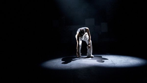 Cine este artistul de 35 de ani care a murit electrocutat pe scenă, sub privirile neputincioase ale spectatorilor