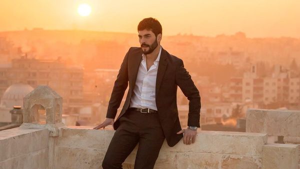 VIDEO. Durere fără margini la înmormântarea actriței Özlem Akınözü: "Mi-am pierdut credința, eroul, iubirea necondiționată, inocența, speranța, copilăria, îngerul"