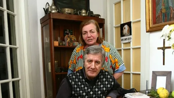 Cornel Constantiniu se luptă de 33 ani cu boala Parkinson. Soția solistului, despre greutățile prin care trec: "Are 8 operații pe creier"