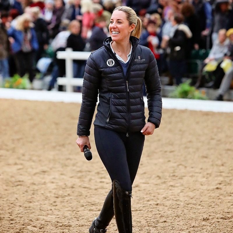 Charlotte Dujardin a fost filmată când lovea un cal cu biciul de 24 de ori într-un minut.
