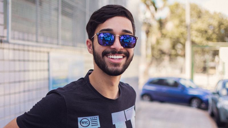 Curiozități mai puțin știute despre țigara electronică. De ce a fost inventată și unde a fost v&acirc;ndută pentru prima dată