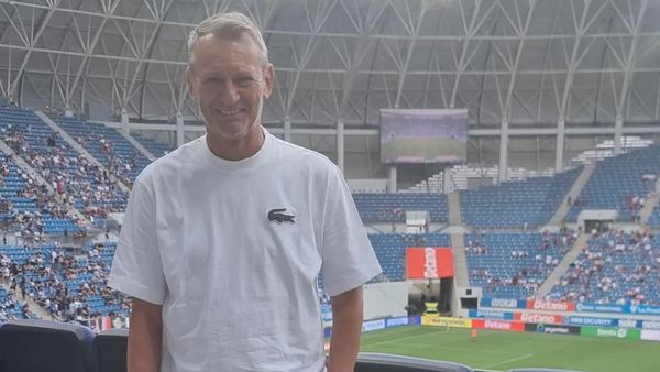 Gică Craioveanu, primele declarații după ce a fost oprit de poliţiştii rutieri: "Am fost cu o mașină puternică, nu mi-am dat seama". Legendarul fotbalist s-a ales cu un dosar penal