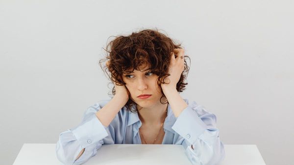 Simți că banii nu-ți ajung să evoluezi așa cum ți-ai dori? Iată 3 moduri prin care poți evita acest impas