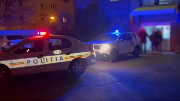 Tânărul de 22 de ani care a tâlhărit o femeie în scara unui bloc și-a aflat sentința. Câți ani de închisoare a primit craioveanul