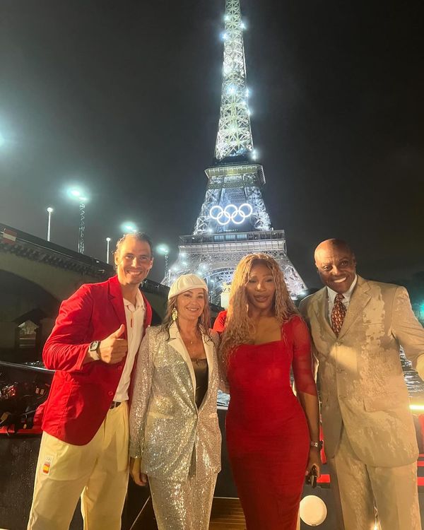 Nadia Comăneci, fabuloasă la deschiderea Jocurilor Olimpice! "Zeița de la Montreal" a dus torţa olimpică pe Sena, alături de Rafa Nadal, Serena Williams și Carl Lewis