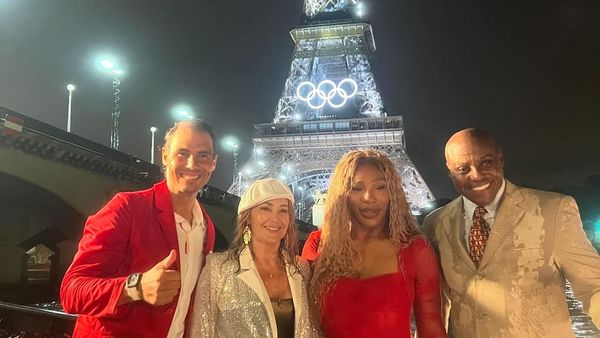 Nadia Comăneci, fabuloasă la deschiderea Jocurilor Olimpice! "Zeița de la Montreal" a dus torţa olimpică pe Sena, alături de Rafa Nadal, Serena Williams și Carl Lewis