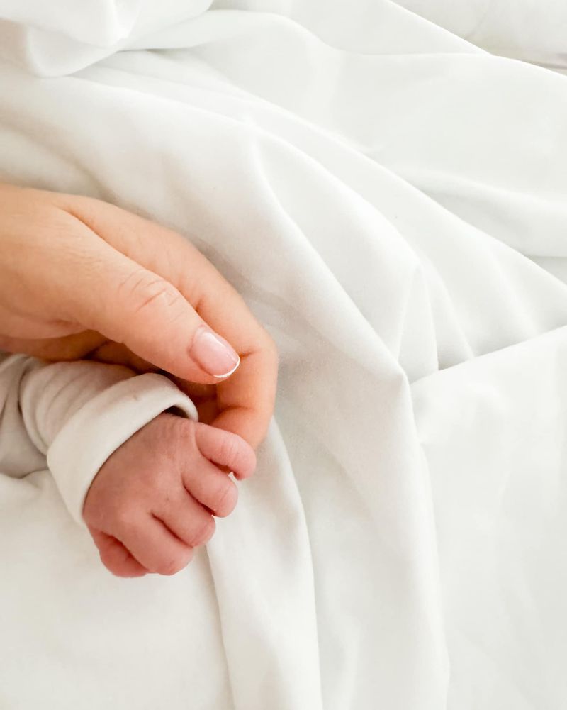 Laura Cosoi radiază de fericire după ce a devenit mamă 