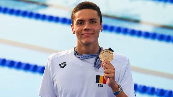FOTO. David Popovici a c&acirc;ştigat aurul olimpic la 200 metri liber. Iubita t&acirc;nărului &icirc;notător a izbucnit &icirc;n lacrimi la aflarea rezultatului