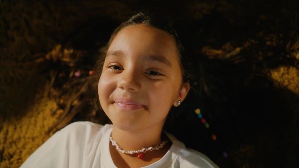 Eva Măruță a lansat prima sa piesă, "Praf de Stele", &icirc;n colaborare cu Andra și What&rsquo;s UP