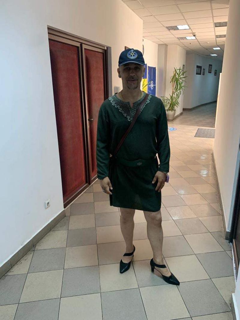 Polițistul în fustă