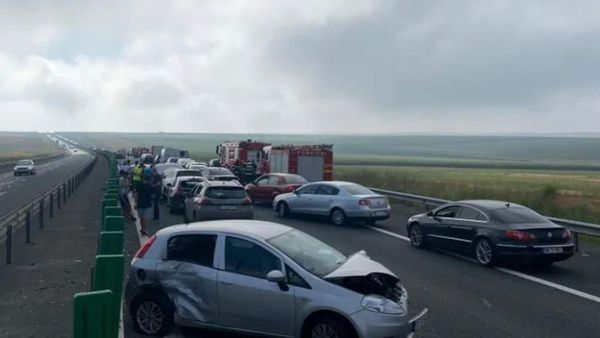 Carambol pe Autostrada Soarelui! Cel puțin 25 de persoane implicate, printre care și copii