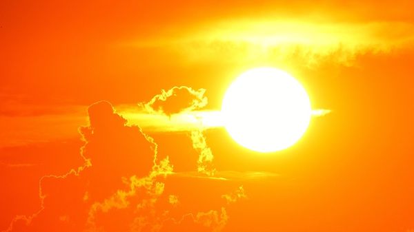 Alertă de radiații ultraviolete &icirc;n București! Meteorologii au emis cod violet. Ce nu trebuie să faci &icirc;n acest interval