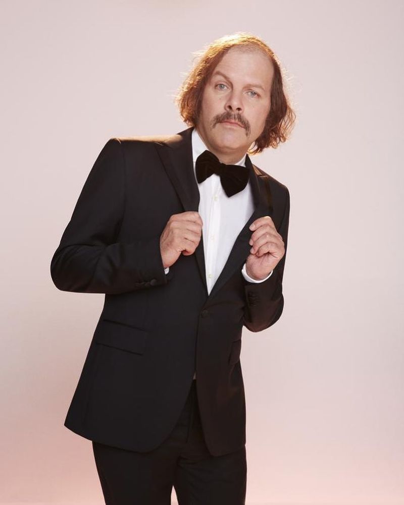 Philippe Katerine, deghizat în zeul Dionysos, 