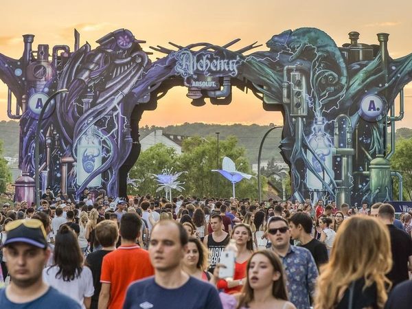 UNTOLD 2024: Cum se face check-in-ul și de unde pot ridica festivalierii brățările?