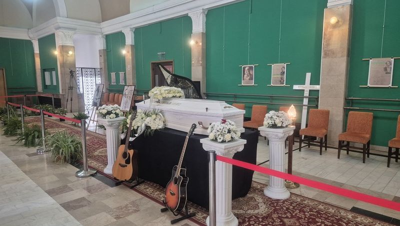 Versurile scris pe sicriul lui Nicu Covaci 