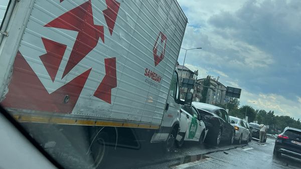 Accident în lanț în pasajul Băneasa: 7 mașini implicate, trafic blocat în nordul Capitalei