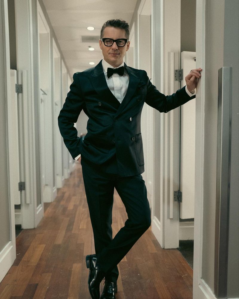 Adi Sînă dat in judecata