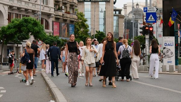„Străzi deschise - Promenadă urbană”: Momente artistice, activități pentru copii și expoziții, pe Calea Victoriei